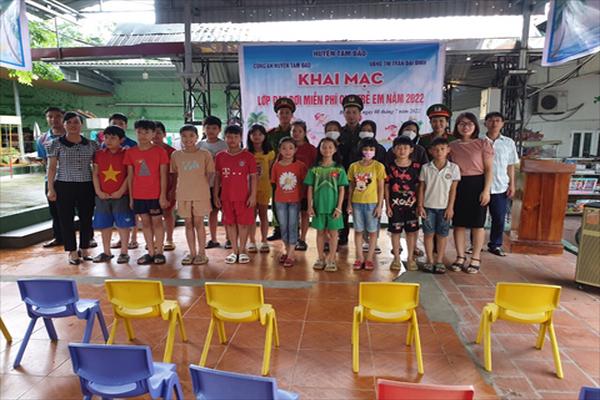 Công an huyện Tam Đảo: dạy bơi miễn phí cho trẻ em