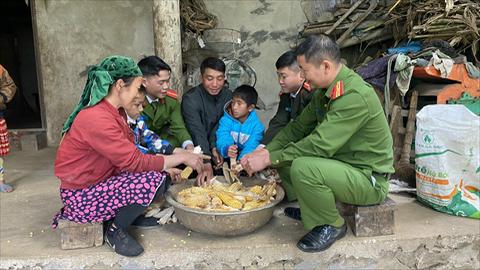 “Con nuôi công an xã”- mô hình nhân văn của Công an tỉnh Hà Giang