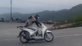 Quái xế “làm xiếc” trên đèo Hải Vân