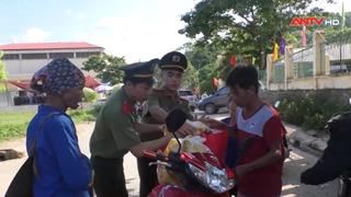 Cụm thi đua số 1 tặng quà cho gia đình khó khăn tại Lào Cai