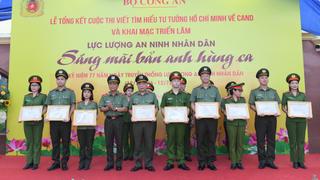 Trao giải cuộc thi viết và khai mạc triển lãm “Lực lượng An ninh nhân dân – Sáng mãi bản anh hùng ca”