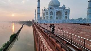 Nước lũ đe dọa kỳ quan thế giới Taj Mahal ở Ấn Độ