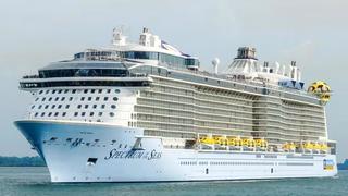 Singapore tìm kiếm hành khách rơi khỏi du thuyền Spectrum of the Seas