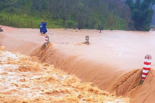 Tập trung ứng phó mưa lớn, lũ, ngập lụt, lũ quét, sụt lún, sạt lở đất